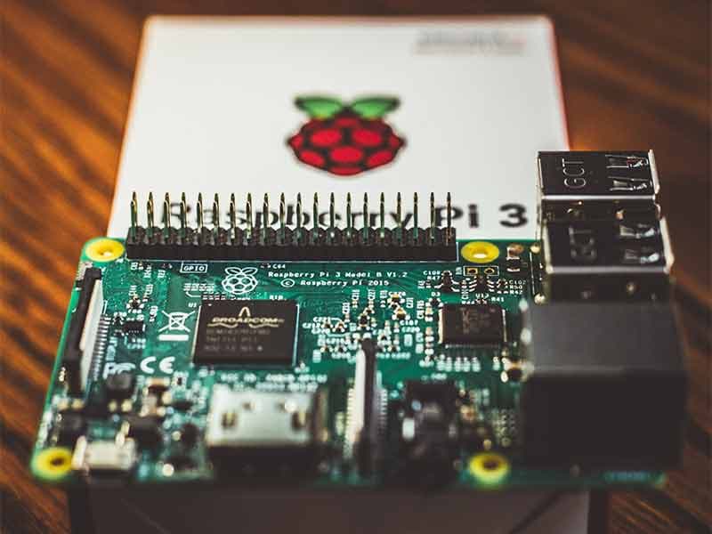 رزبری پای چیست؟همه آنچه که باید در مورد Raspberry Pi بدانید.